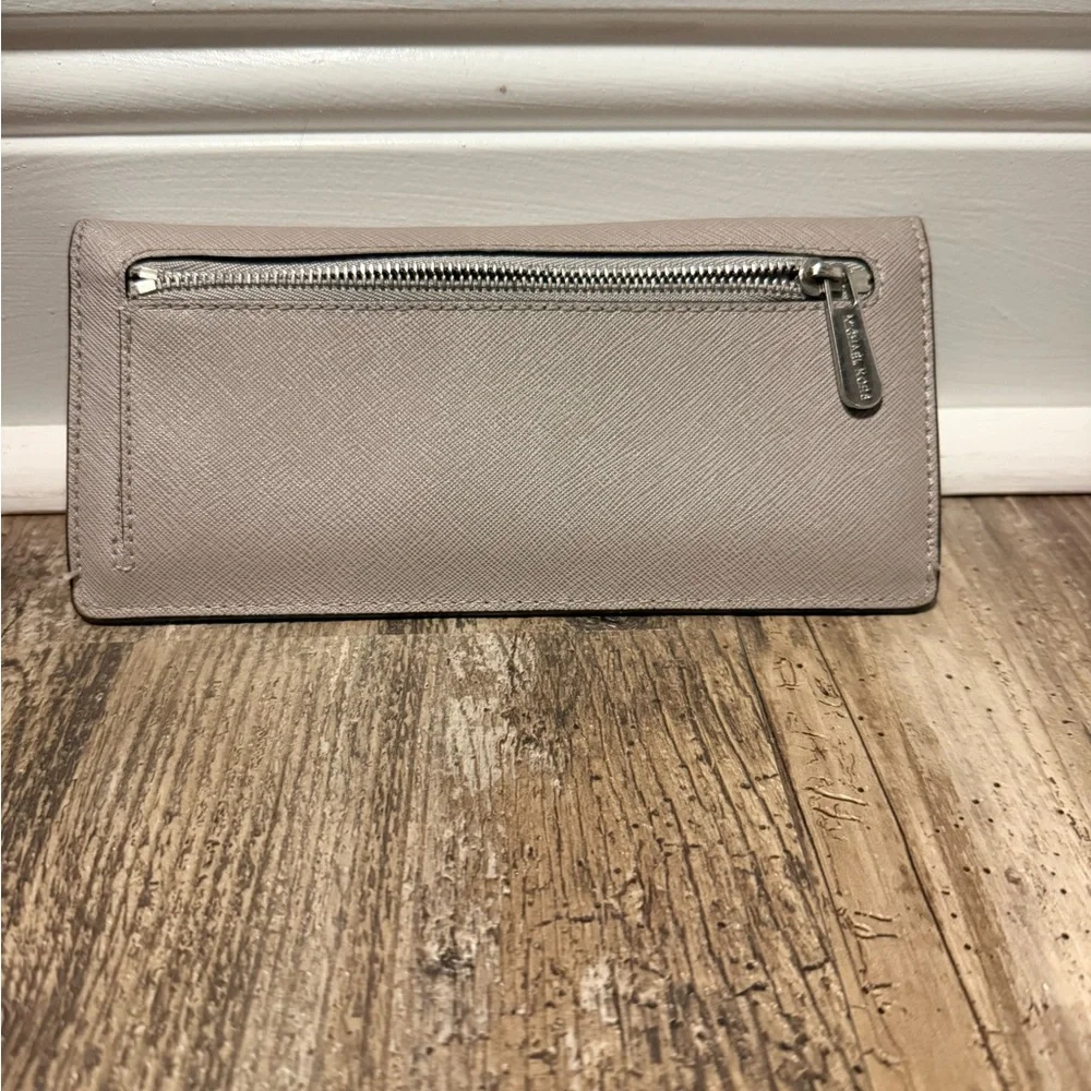 Michael Kors Trifold Wallet - Picture 2 of 3
